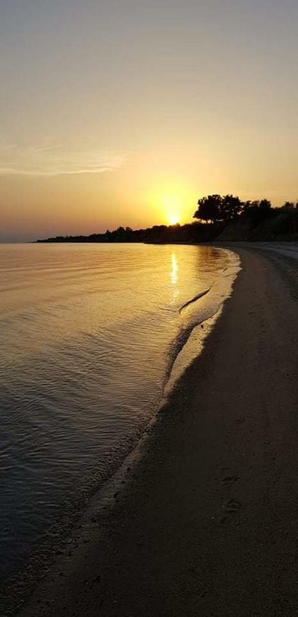 Summerday Villa Private Beach Nea Iraklia Exterior foto